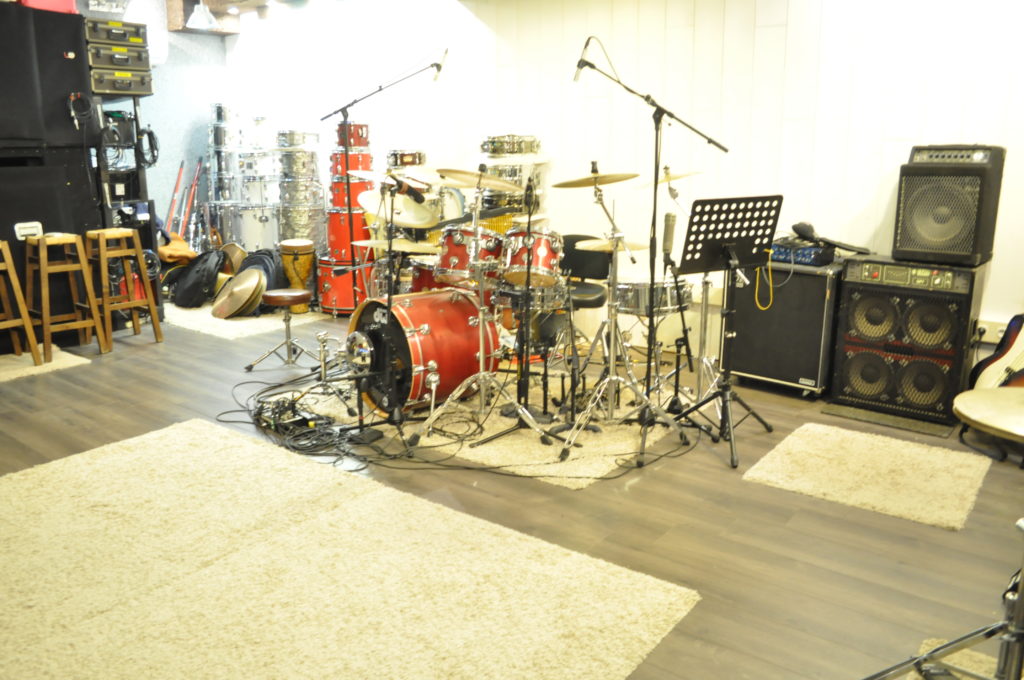 Tracking room